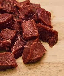 Cubes à brochettes de cerf rouge