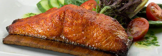Saumon à l'érable mariné BBQ sur planche de cèdre